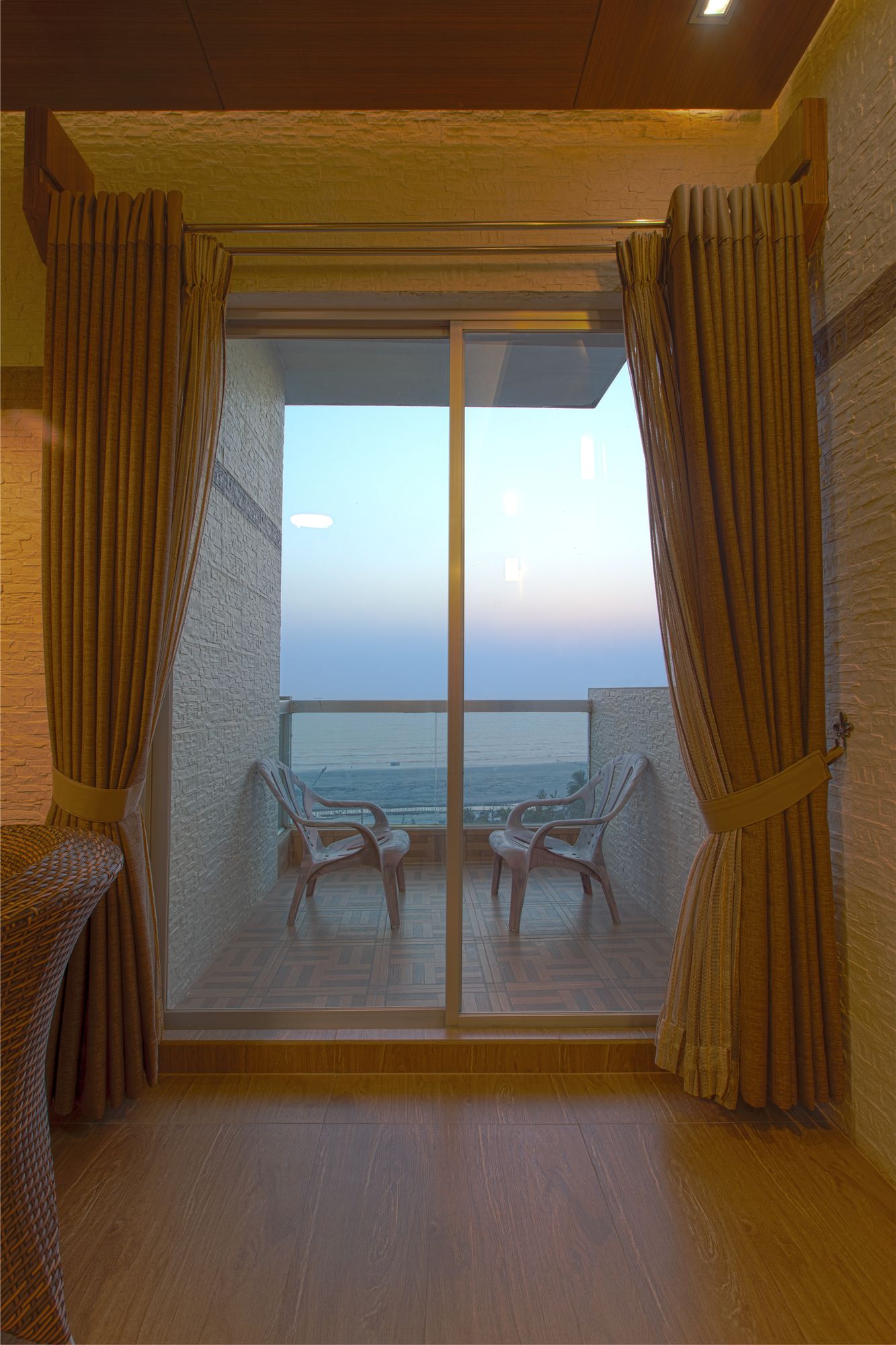 Фото Neeshorgo Hotel And Resort Ltd