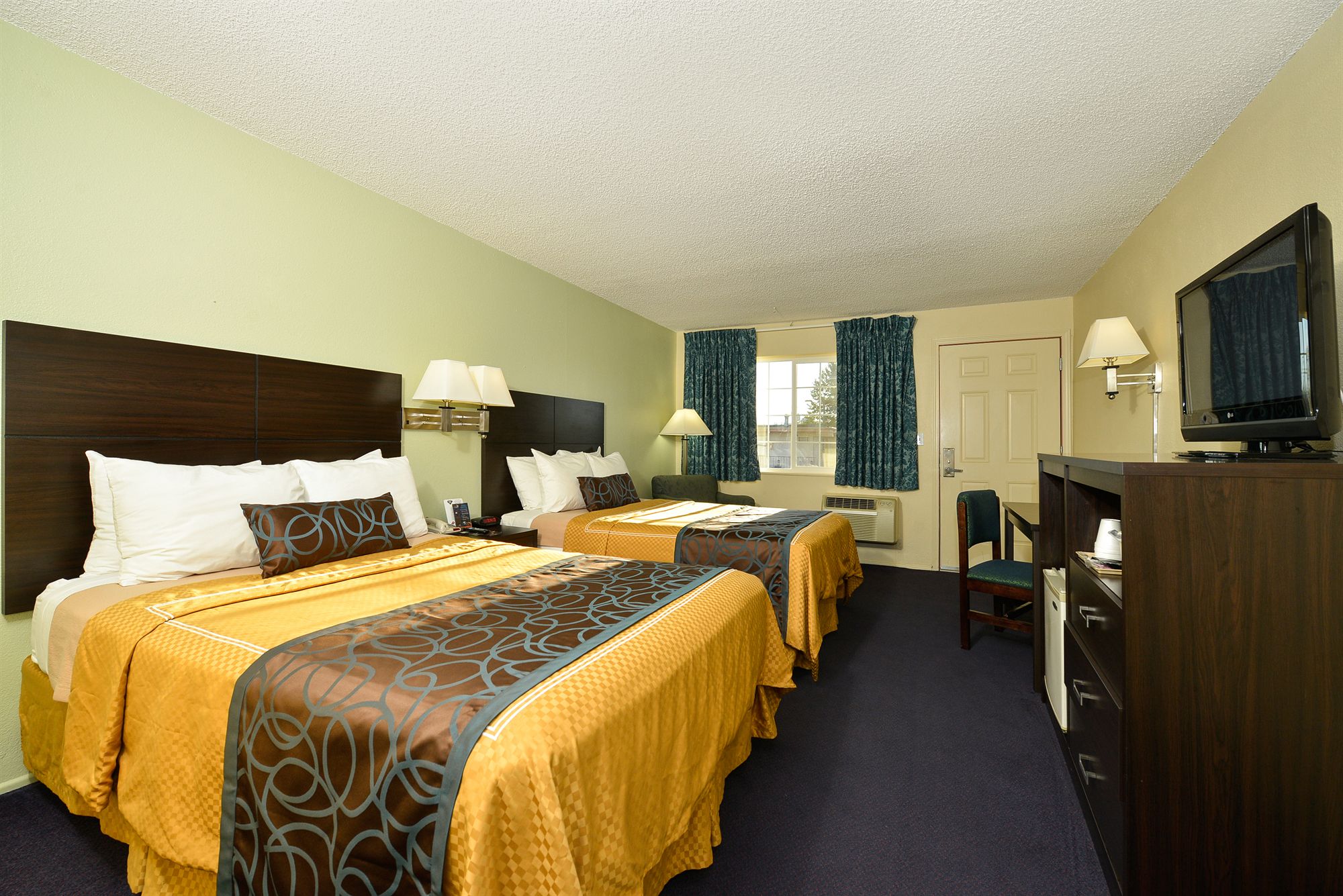 Фото University Inn & Suites