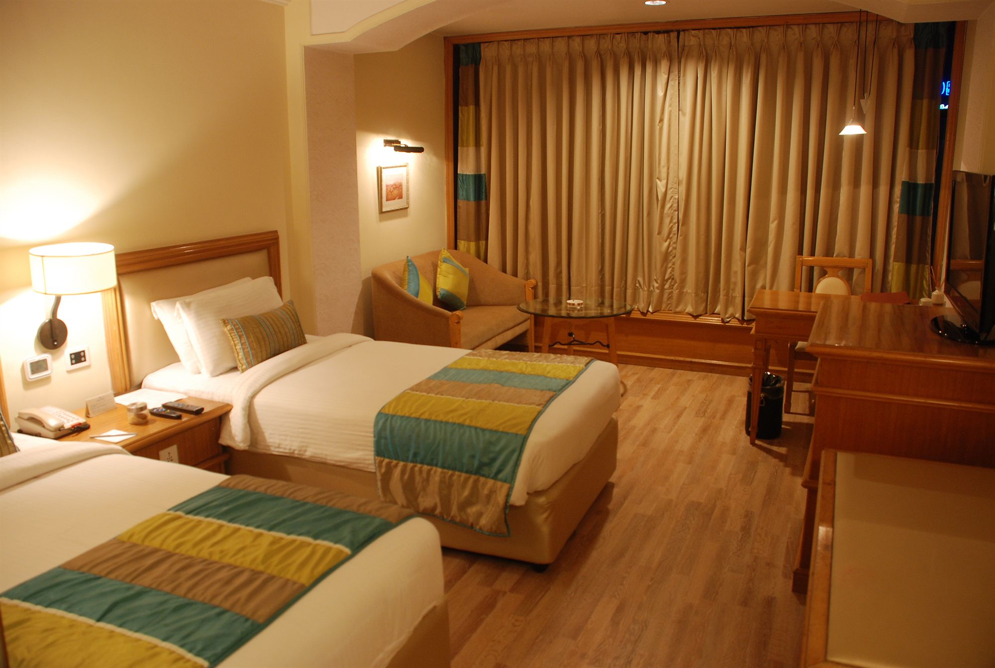 Фото отеля 2