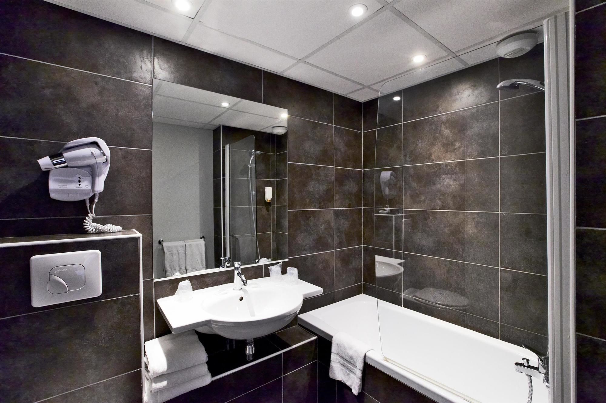 Фото Hôtel Kyriad La Rochelle Centre Ville