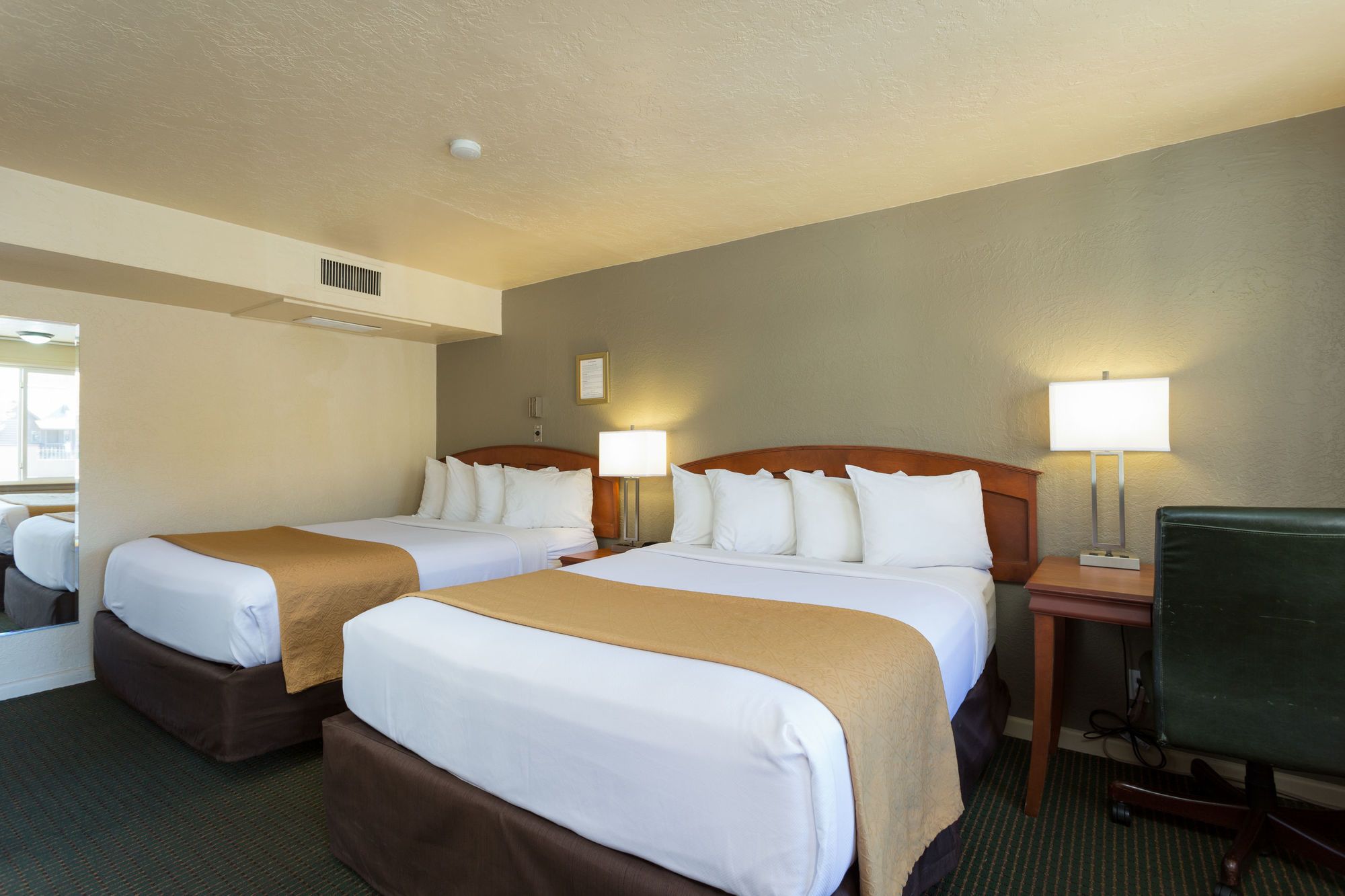 Фото Econo Lodge Inn & Suites Durango