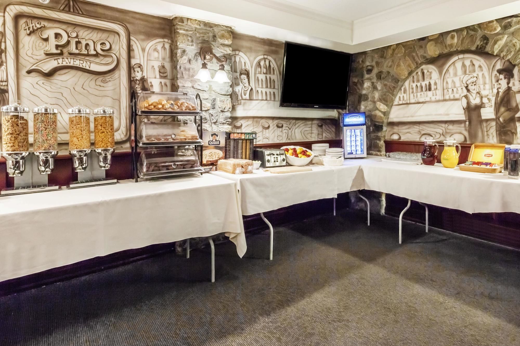 Фото Ramada by Wyndham Ottawa On The Rideau