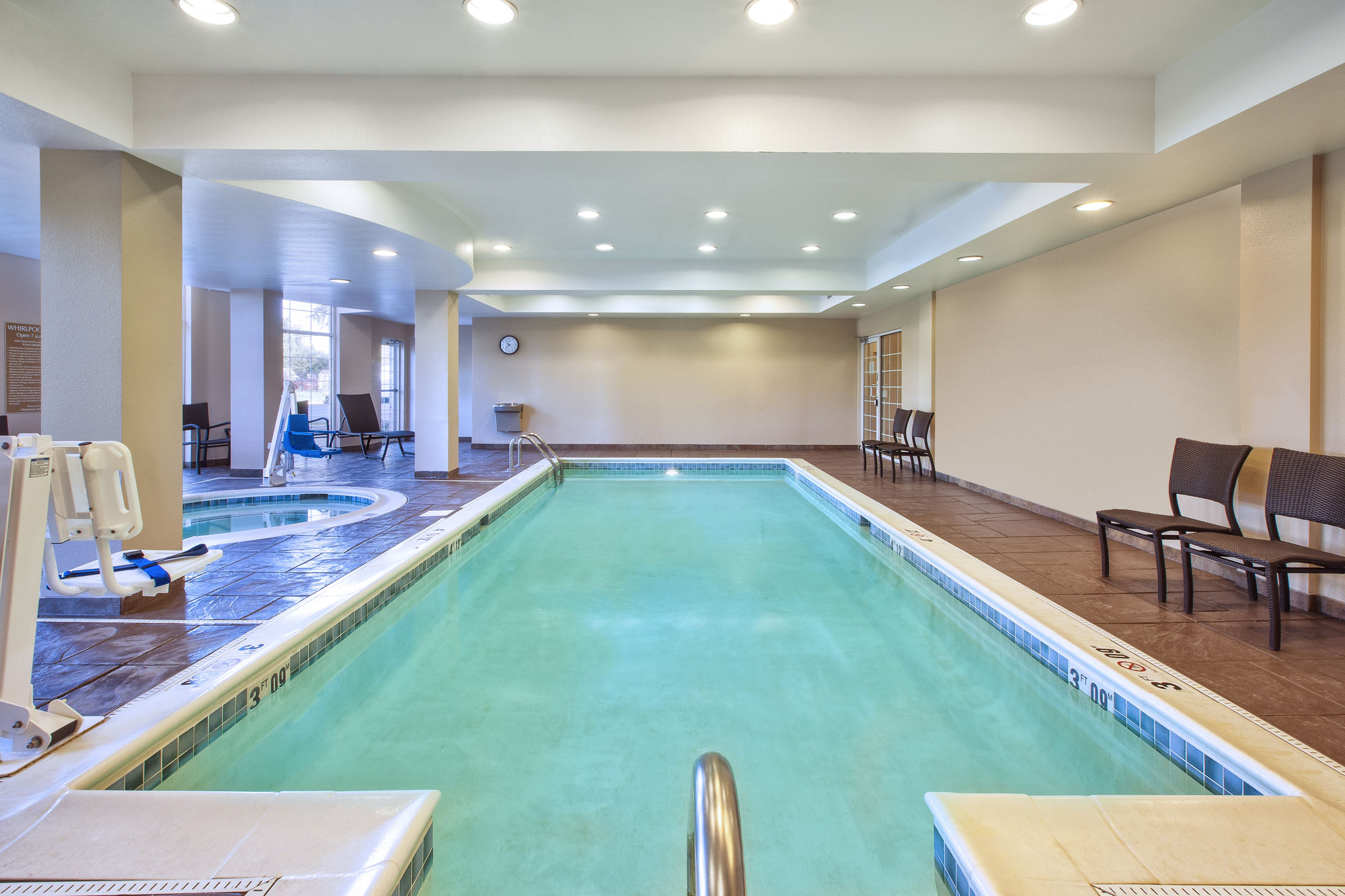 Фото Candlewood Suites Indianapolis Airport, an Ihg Hotel