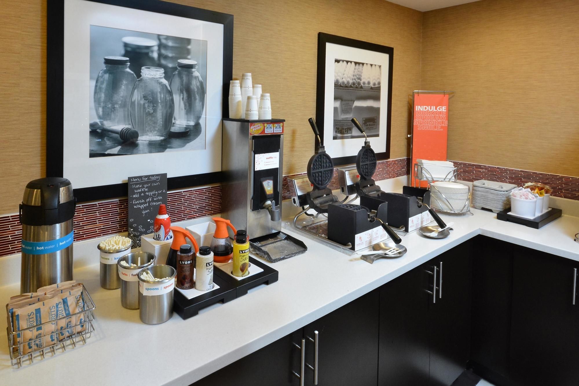 Фото Hampton Inn Raleigh-Capital Blvd. North