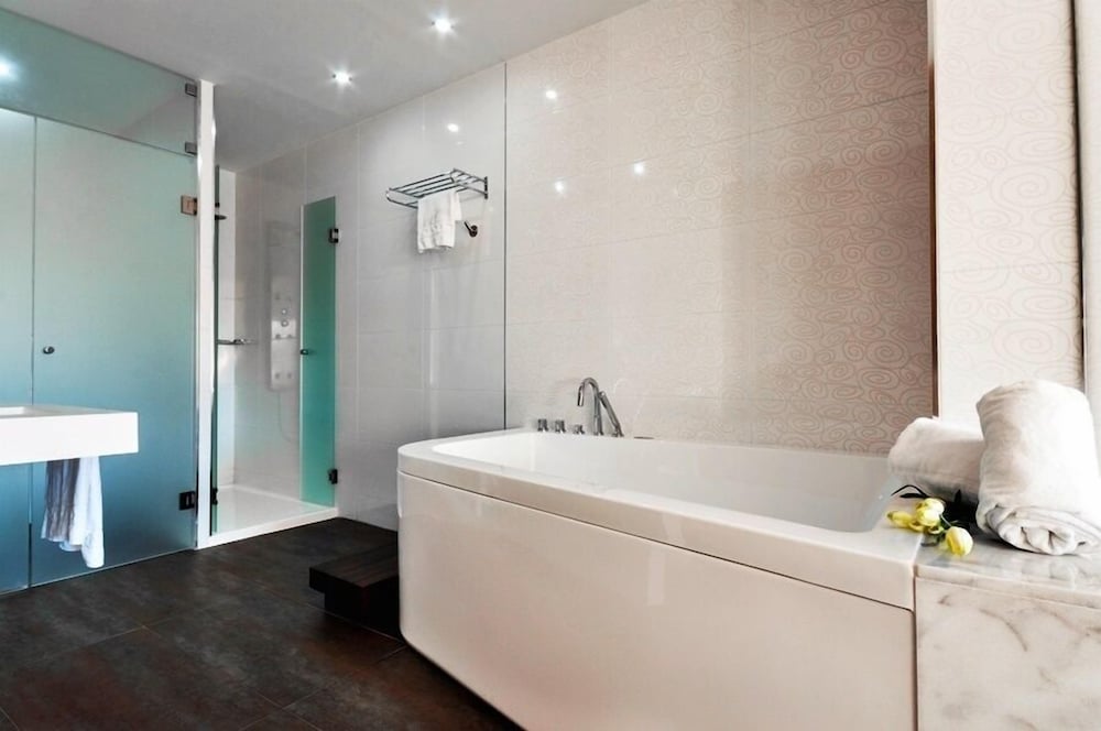 Фото Fontana Plaza