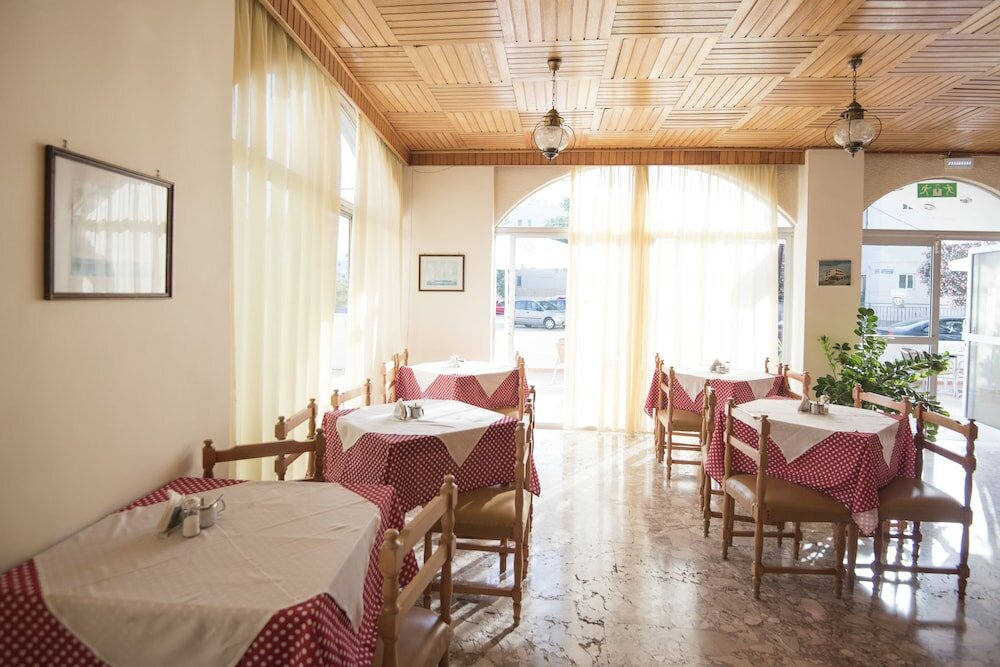 Фото Captain's Hotel