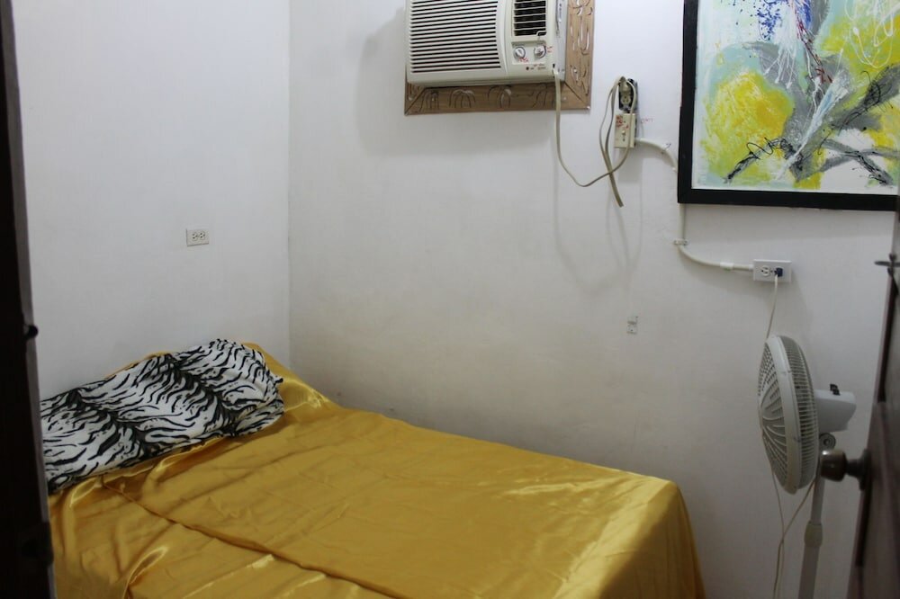 Фото Bachelor Inn Hotel