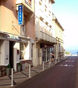 Гостиница Hotel les Alizés в Биаррице