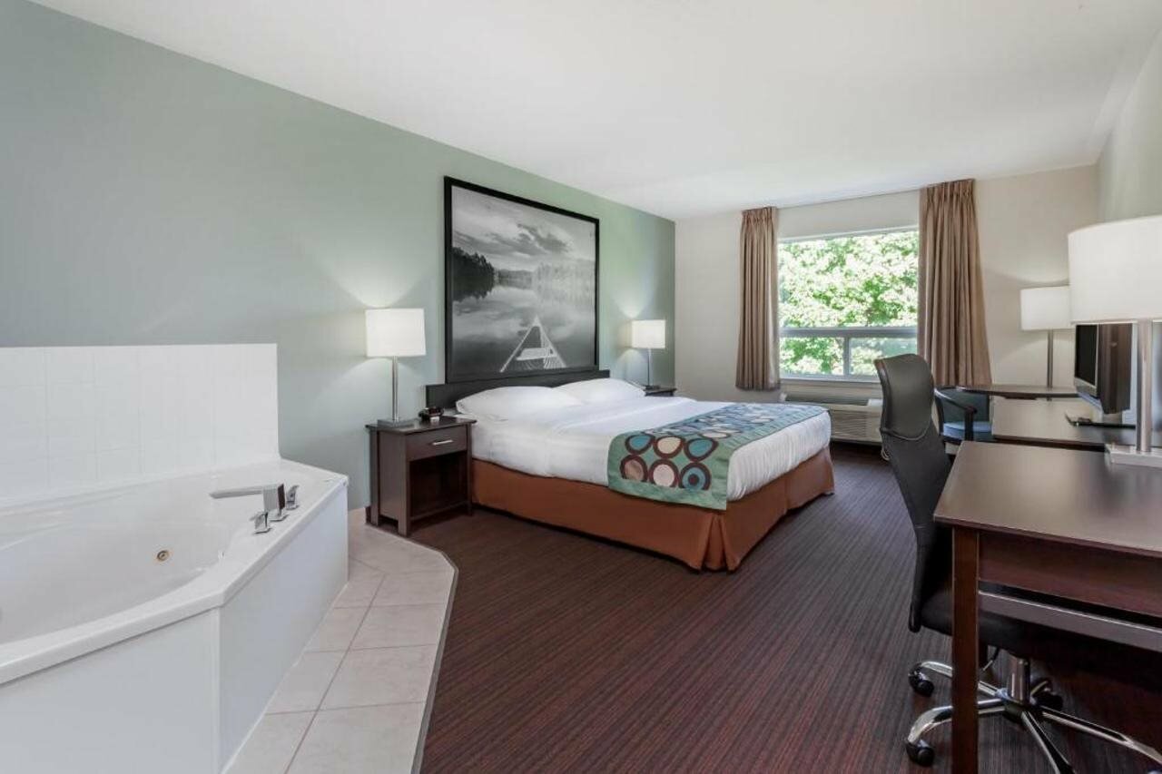 Фото Super 8 by Wyndham Peterborough