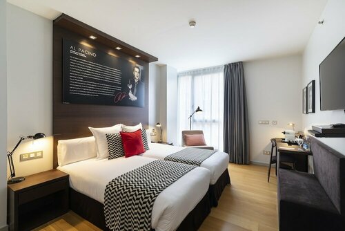 Внешний вид отеля Zinema7 в Доностия-Сан-Себастьяне, фото 4