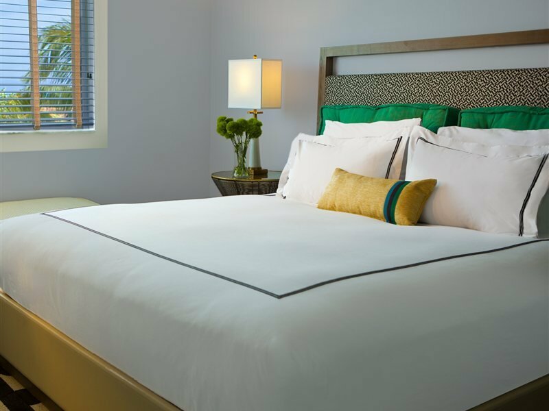 Фото Kimpton Surfcomber Hotel, an Ihg Hotel