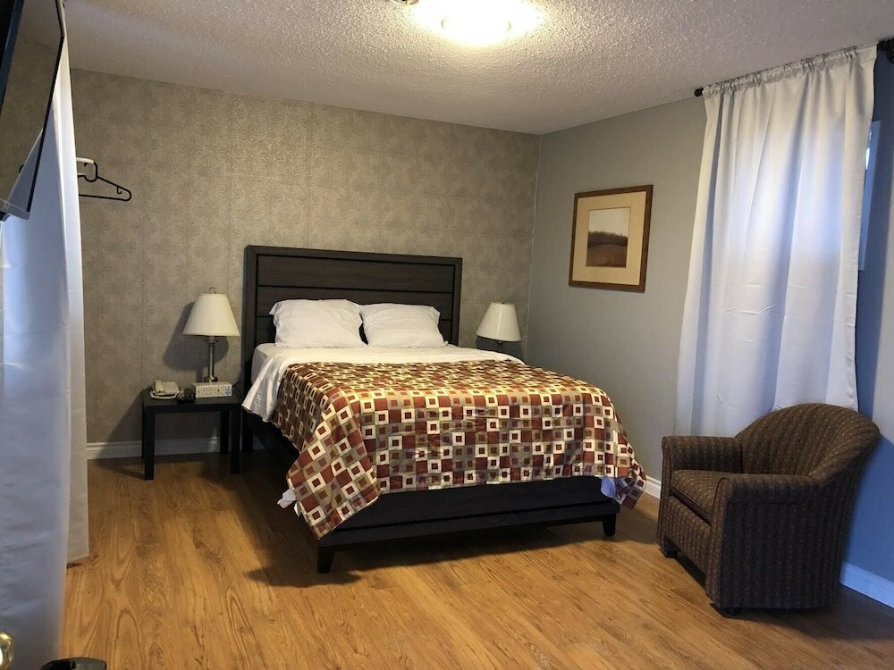 Фото Hotel Bethel - Fort MacLeod, Ab