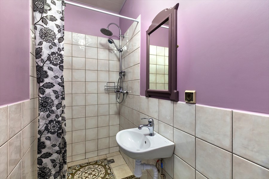 Фото Друзья у Дома Книги