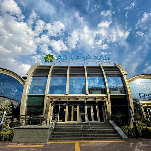 Үндістан кеуделі бойжеткенді сиқытты