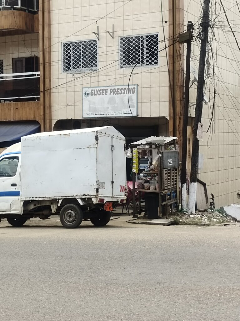 Dry cleaning Elysée Pressing, Douala, photo