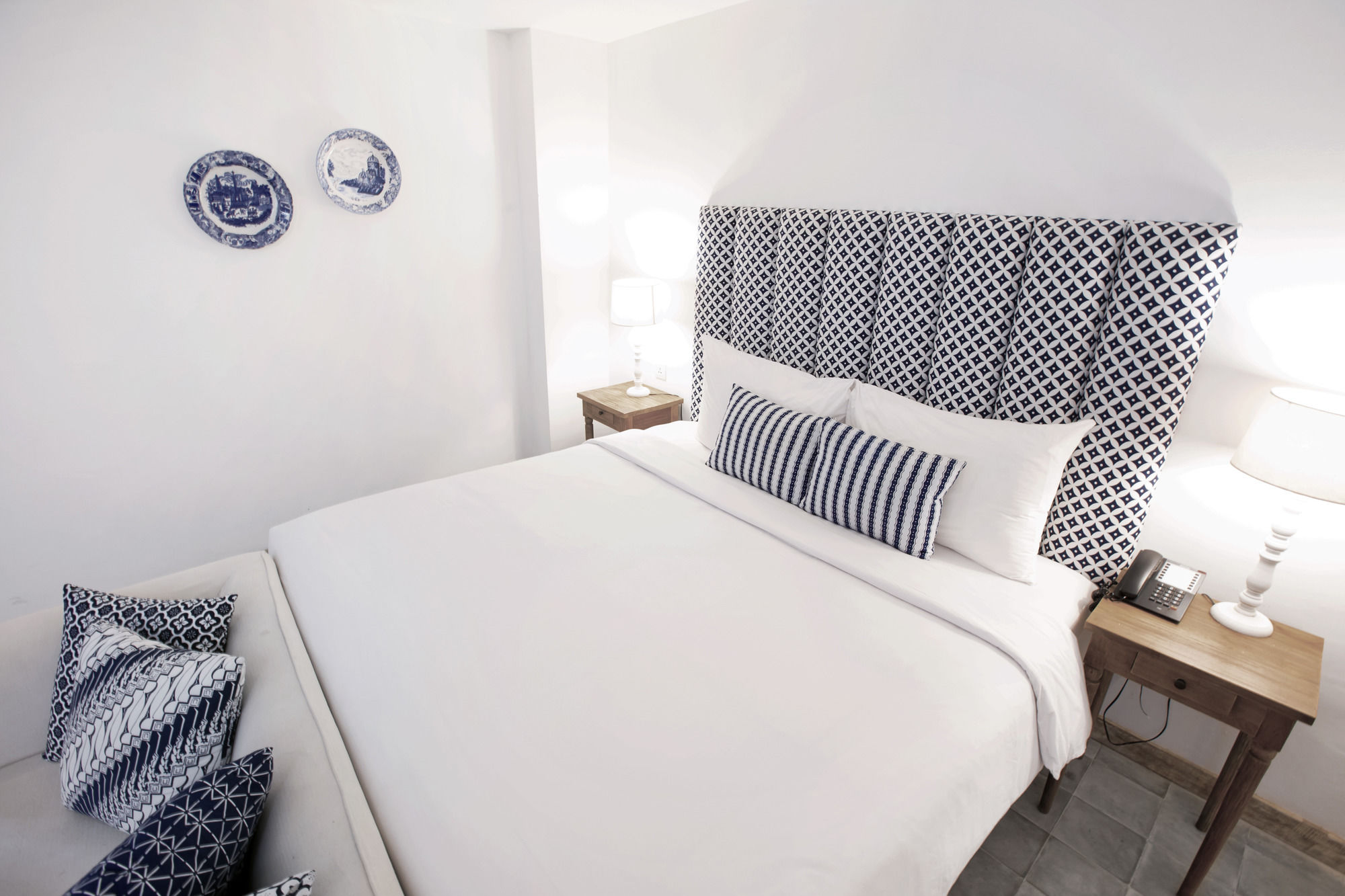 Фото Adhisthana Hotel