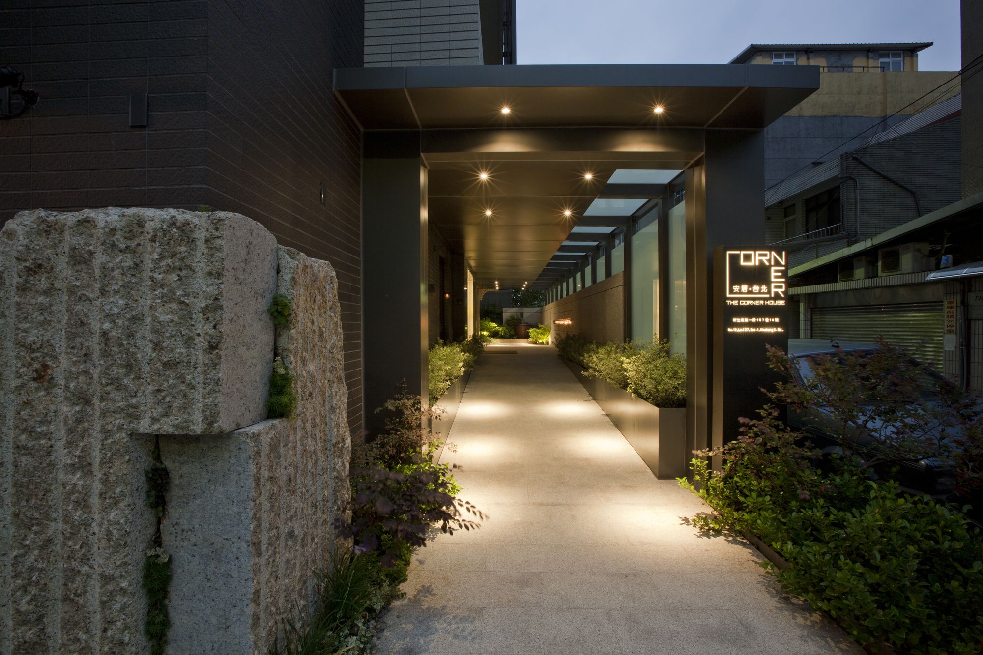 Фото The Corner House