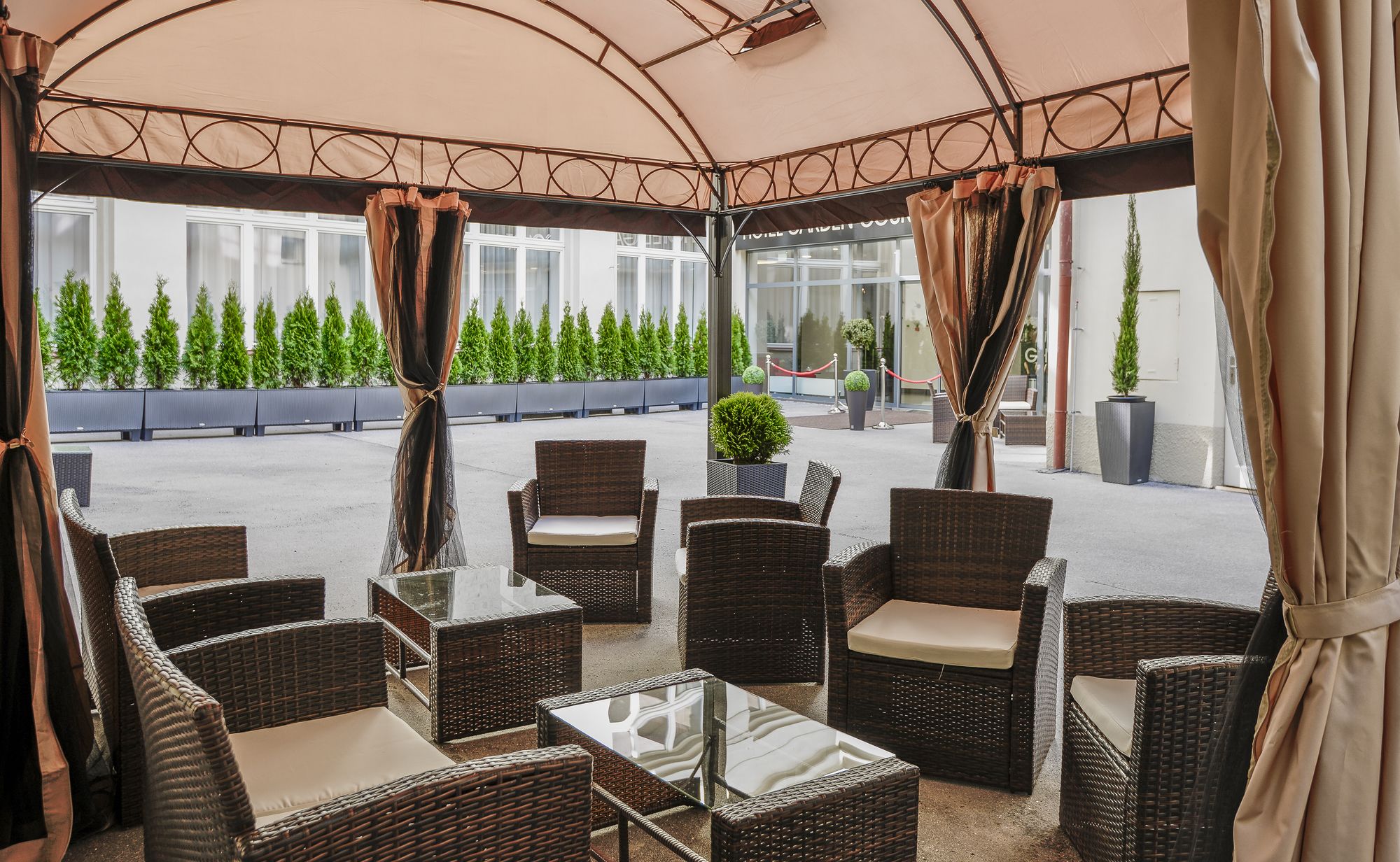 Фото Hotel Garden Court