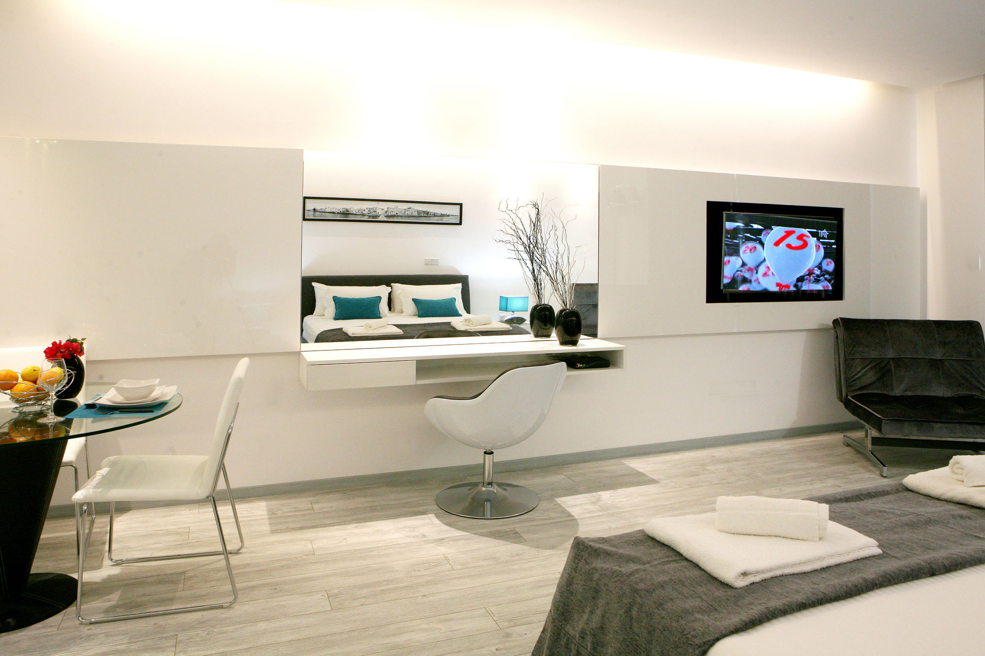 Фото Corina Suites and Apartments