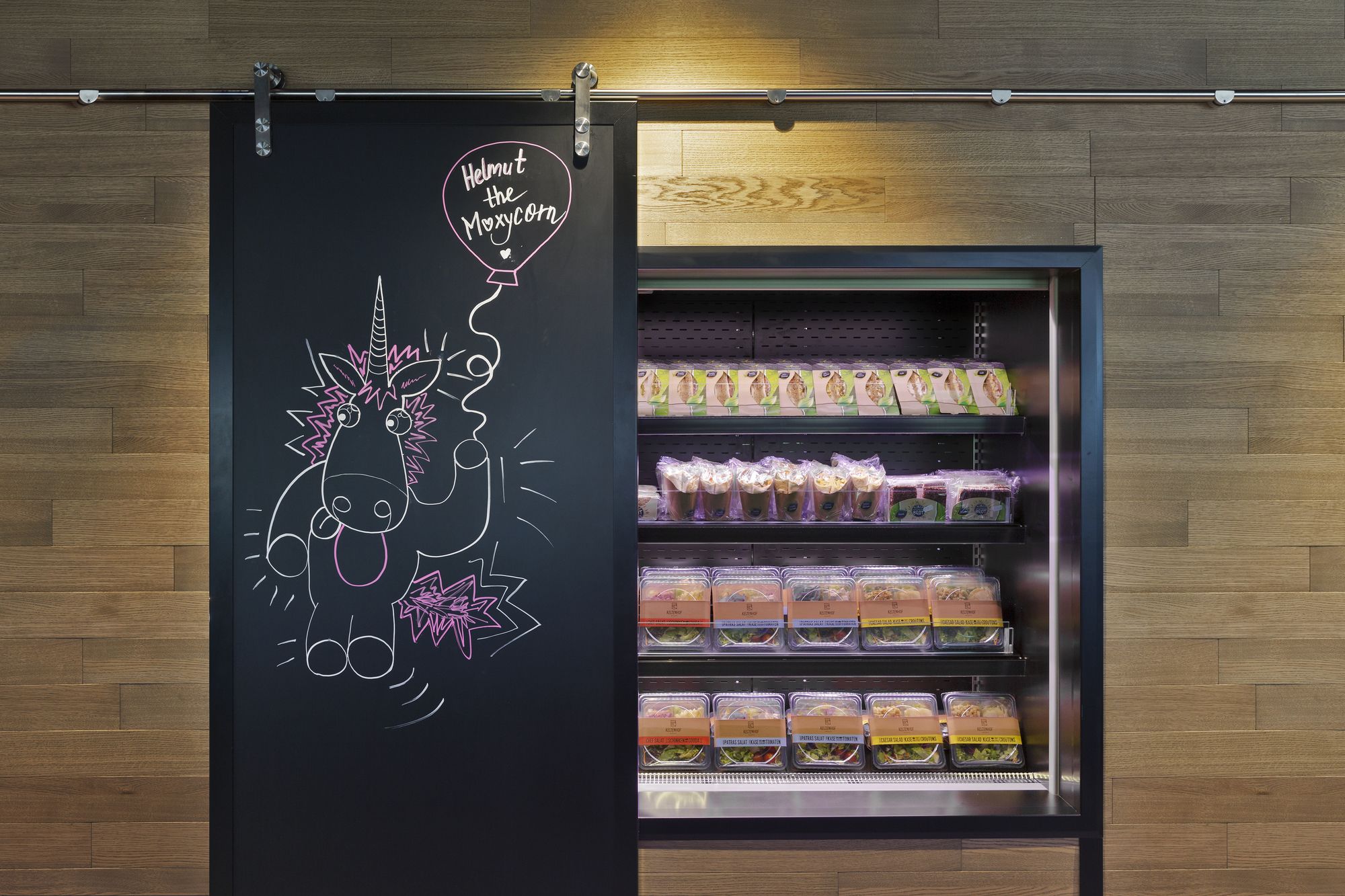 Фото Moxy Frankfurt City Center