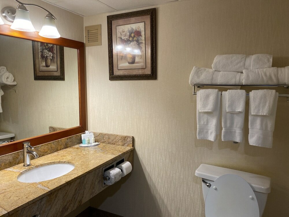 Фото Clarion Hotel Conference Center on Lake Erie