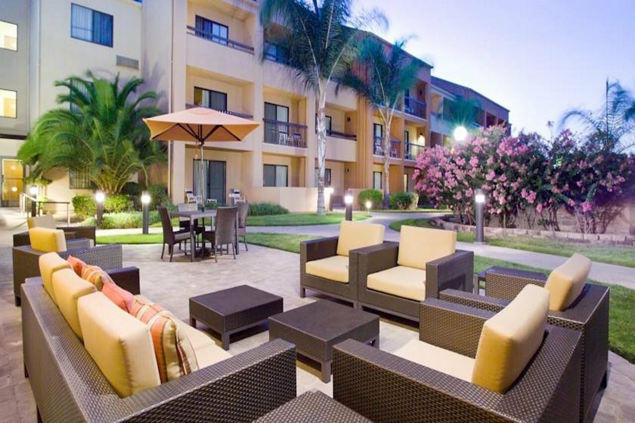 Фото Courtyard by Marriott Fresno
