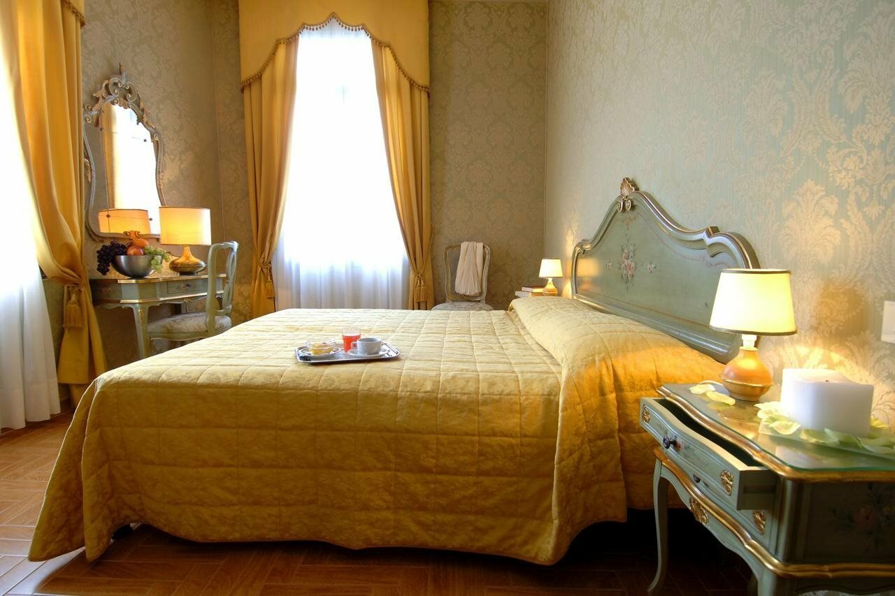 Фото Hotel Canal