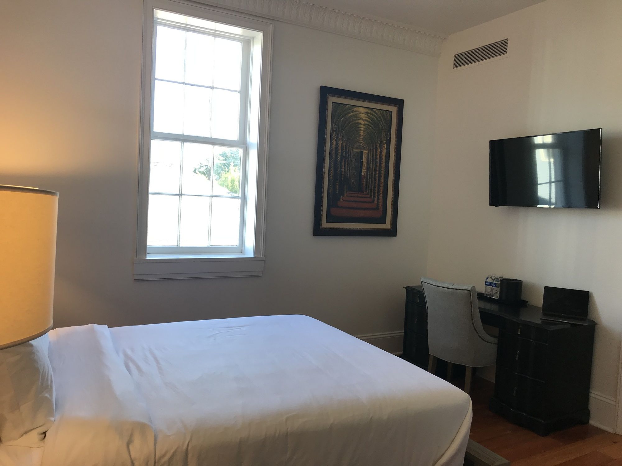 Фото Royal Frenchmen Hotel and Bar