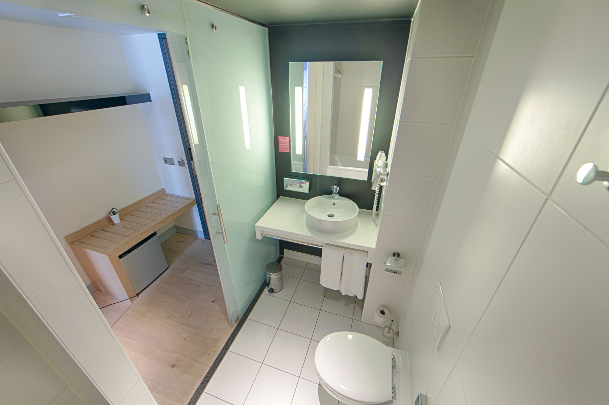 Фото Leonardo Hotel Almere City Center