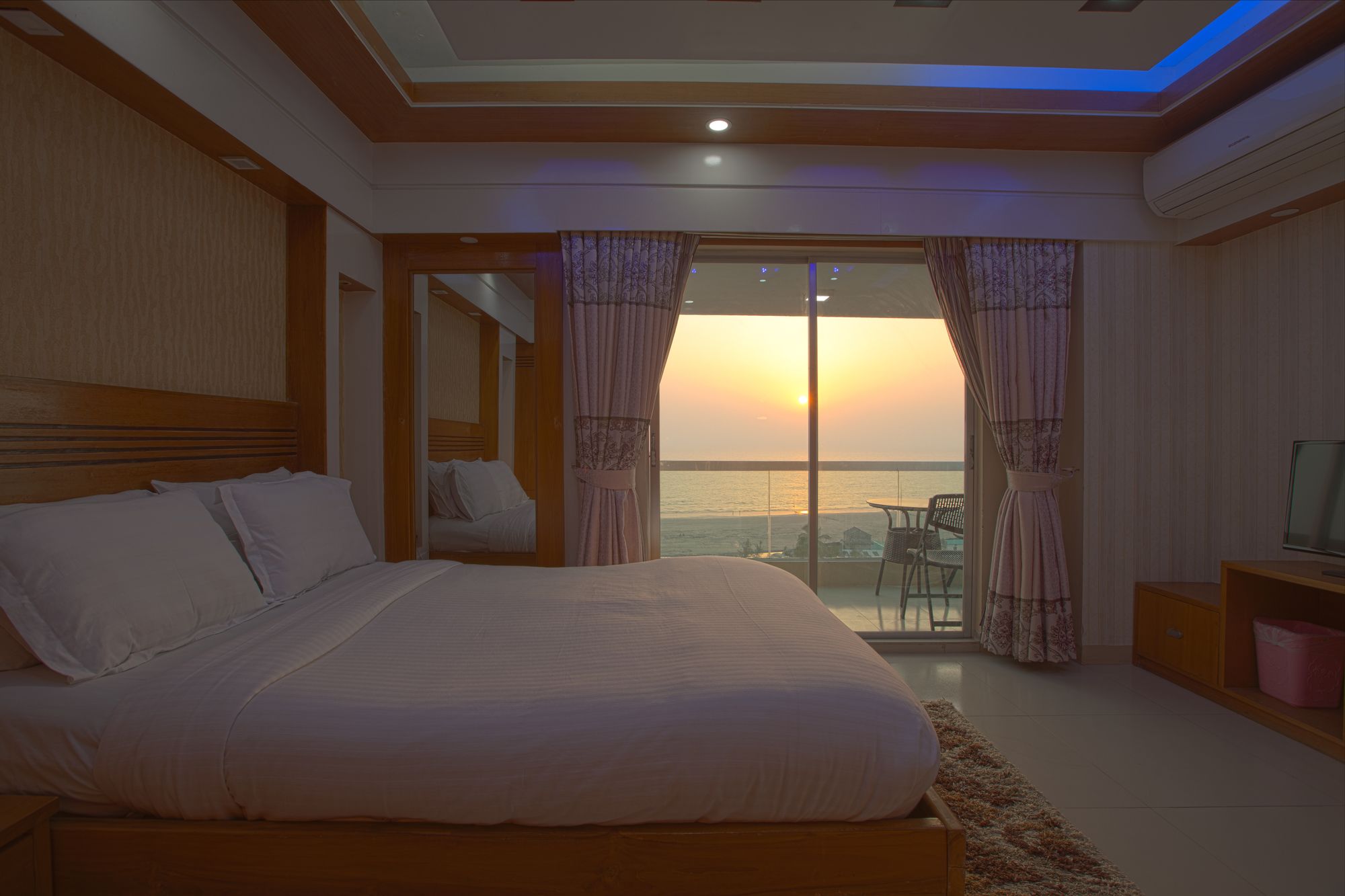 Фото Neeshorgo Hotel And Resort Ltd