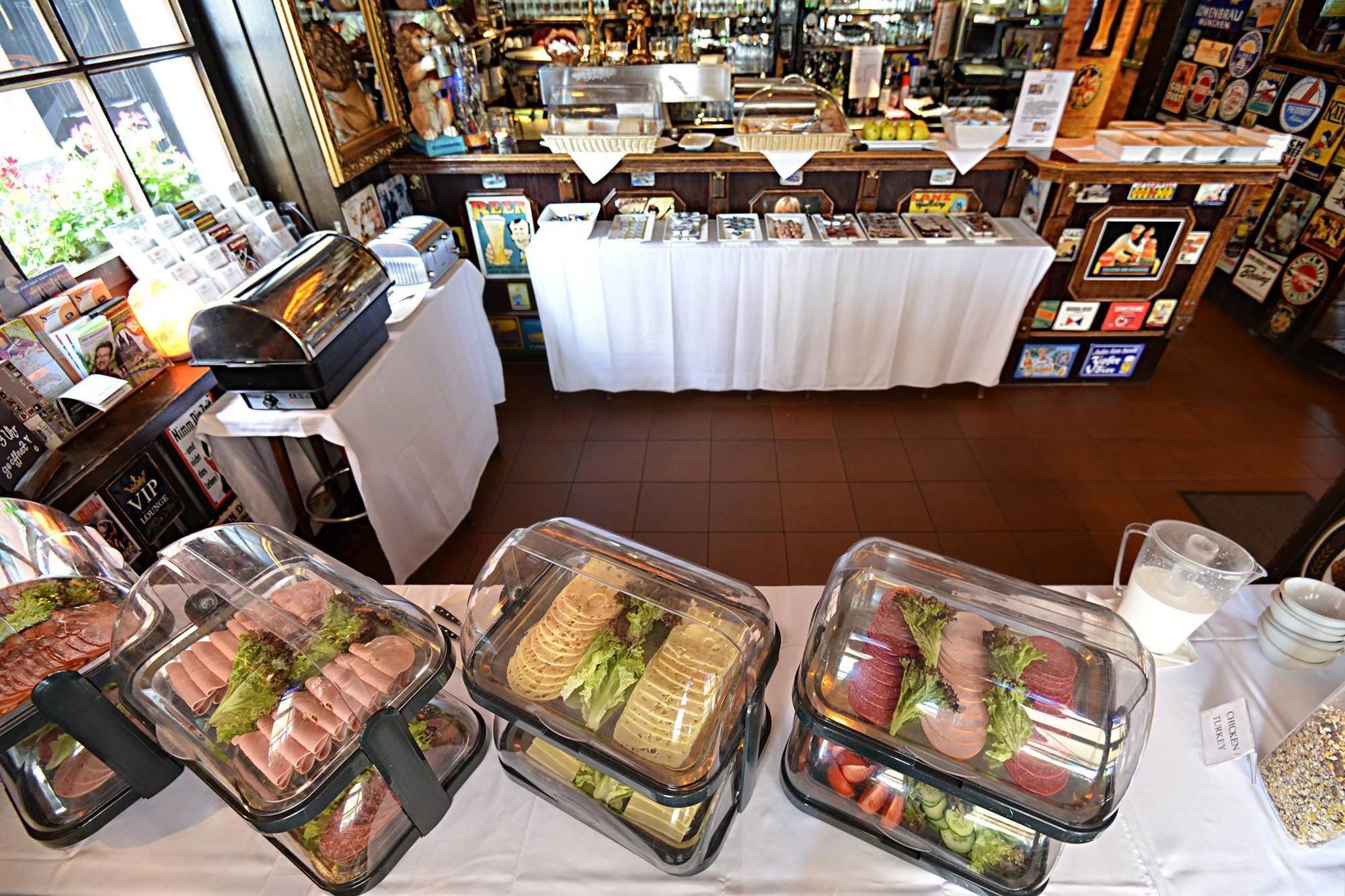 Фото Löwenbräu Köln Hotel & Restaurant