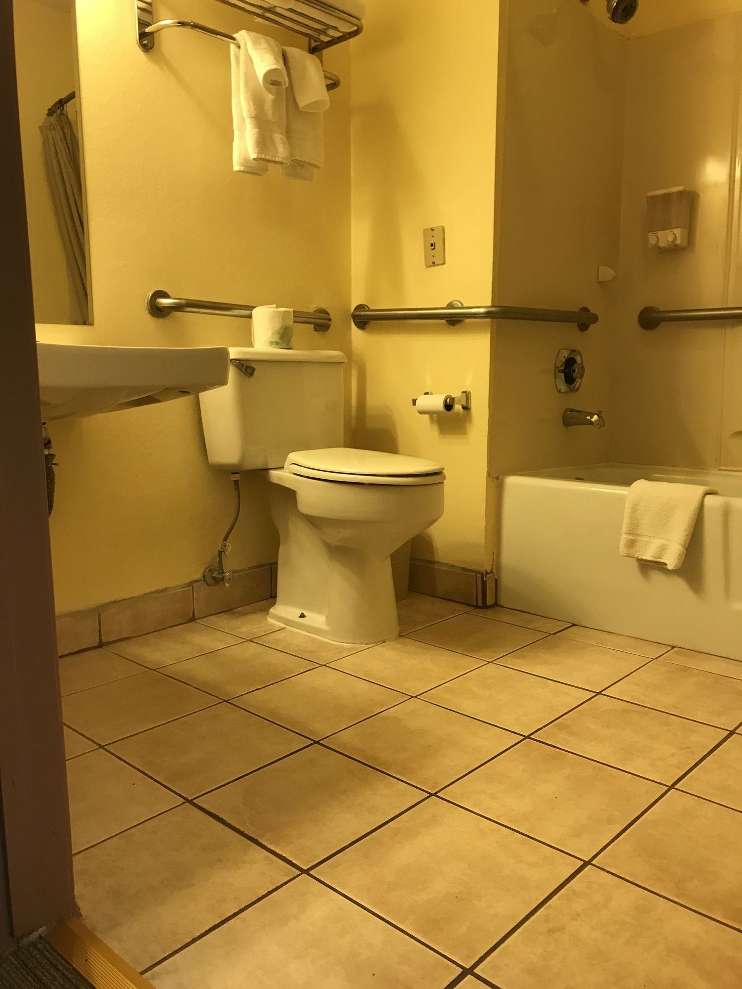 Фото Americas Best Value Inn & Suites Anchorage Airport