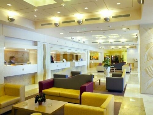 Внешний вид отеля Holiday Inn Athens Attica AV. Airport West, an Ihg Hotel в Муниципальной единице Пайании, фото 5