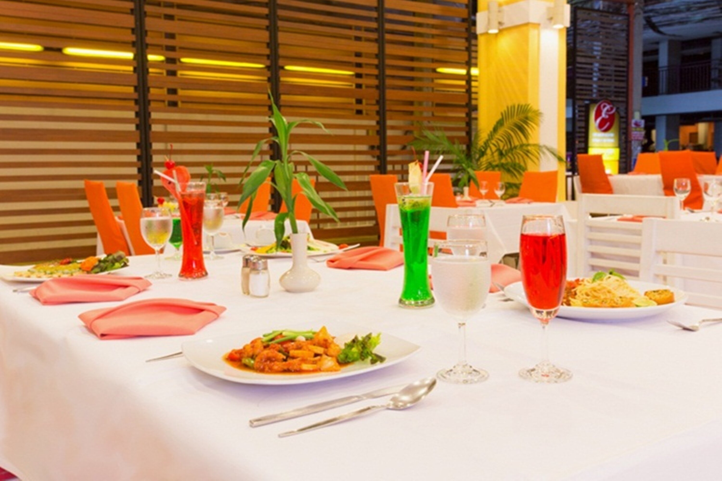 Фото Eastiny Plaza hotel