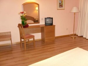 Grande Hotel Dom Dinis (Bragança, Mirandela, Avenida de Nossa Senhora do Amparo), hotel