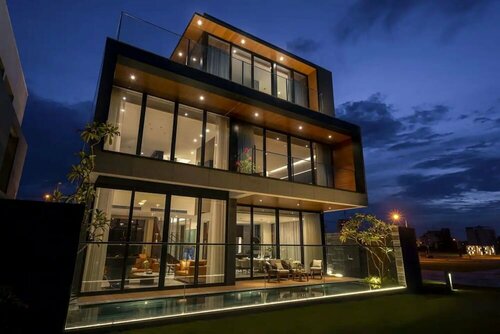 Гостиница Deluxe Riverfront Pool Villas Danang в Дананге
