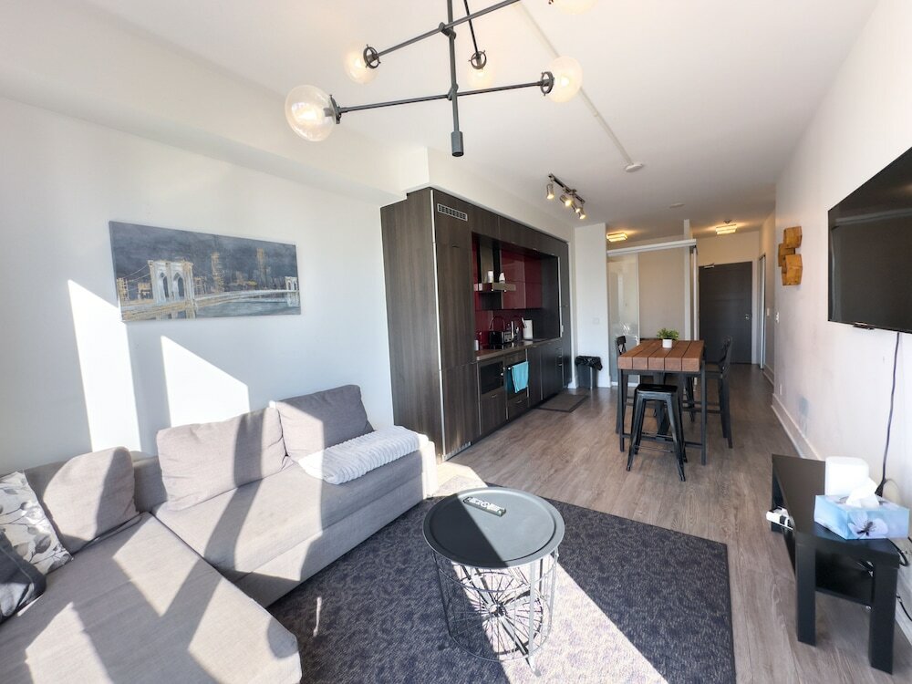 Фото Luxury Suite by Cn Tower & Free Parking