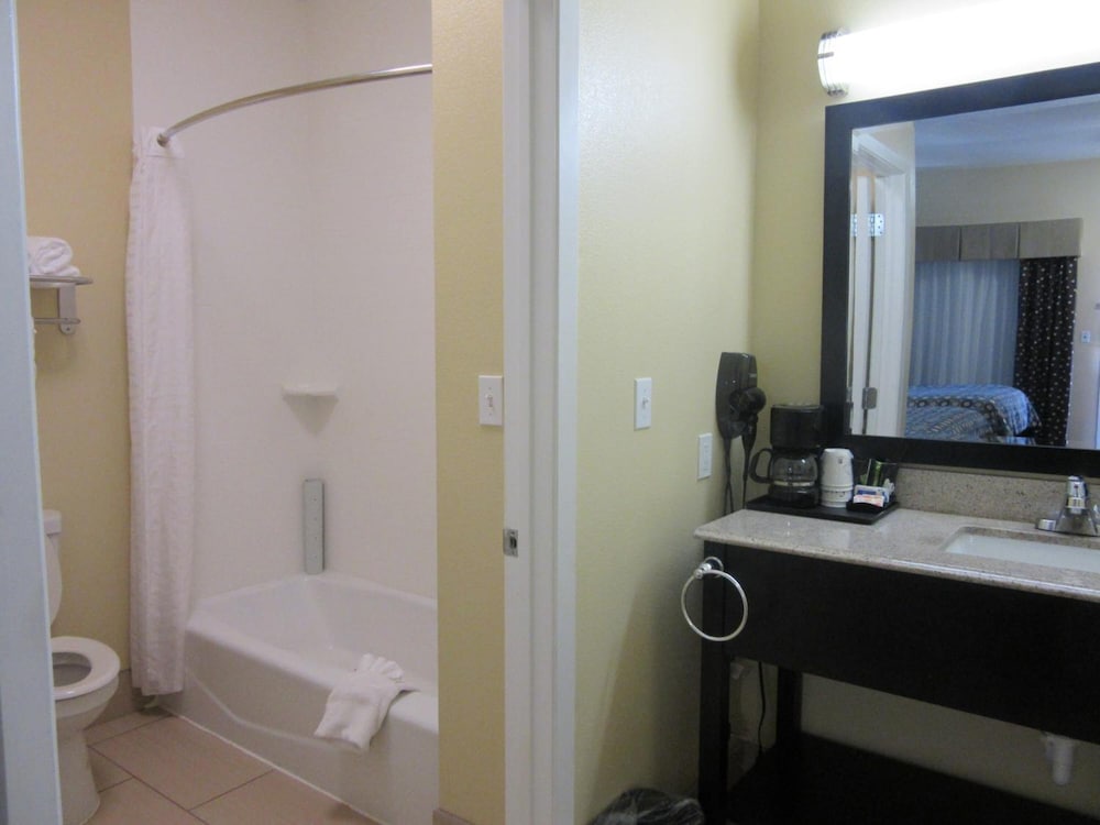 Фото Executive Inn and Suites Tyler