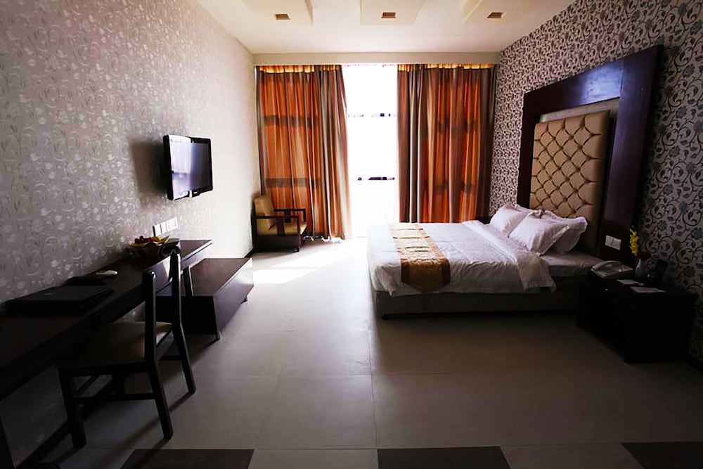 Фото Hotel The Cox Today