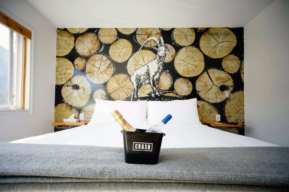 Фото Crash Hotel Squamish