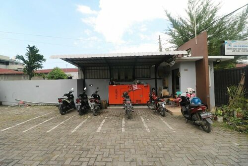 Гостиница RedDoorz @ Jalan Krakatau Medan
