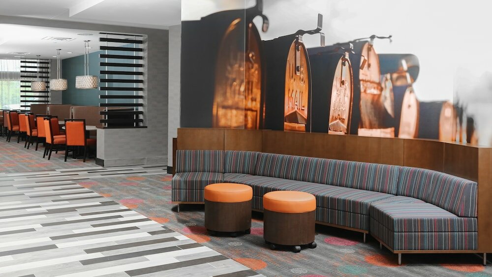 Фото Holiday Inn Express Moline - Quad Cities Area, an Ihg Hotel
