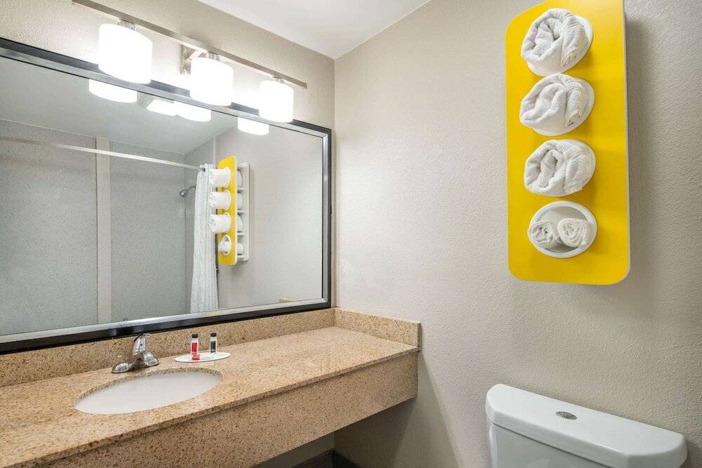 Фото Отель Spark by Hilton Atlanta Cumberland Ballpark