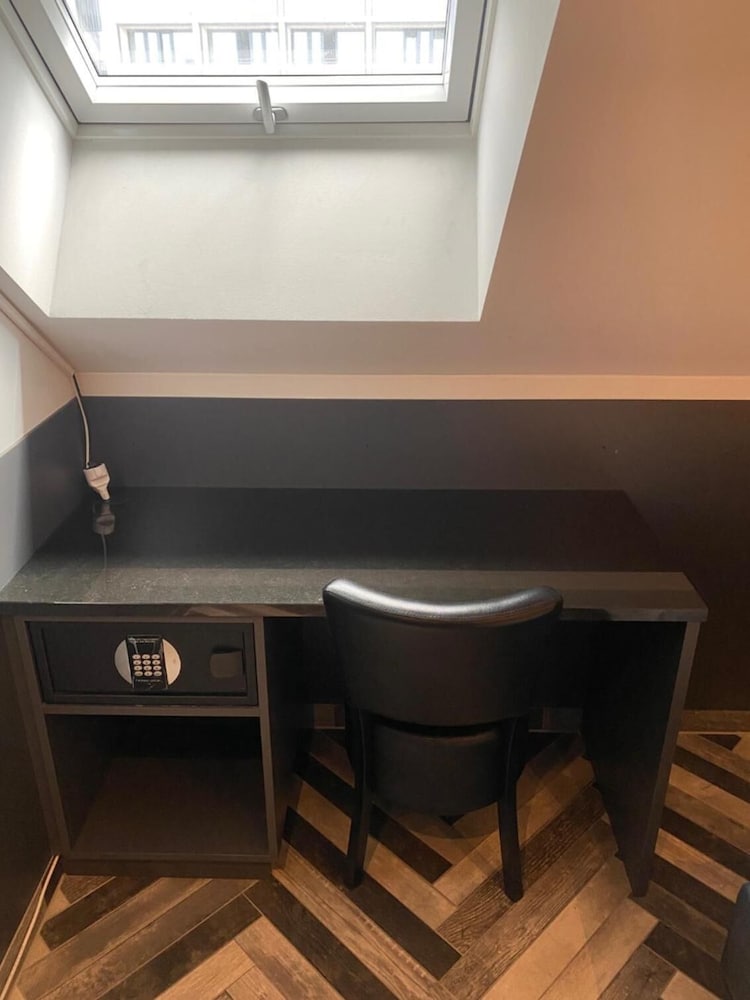 Фото Munich Deluxe Hotel