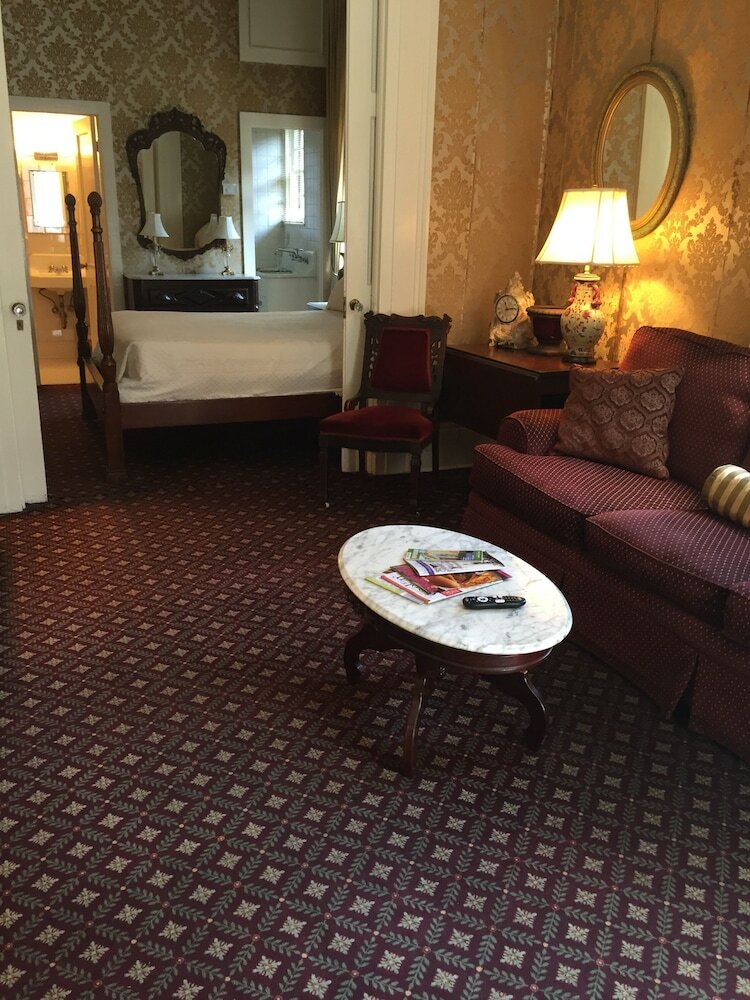 Фото Nine O Five Royal Hotel