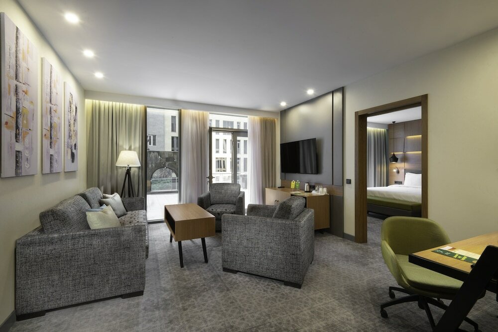 Фото Holiday Inn Yerevan Republic Square