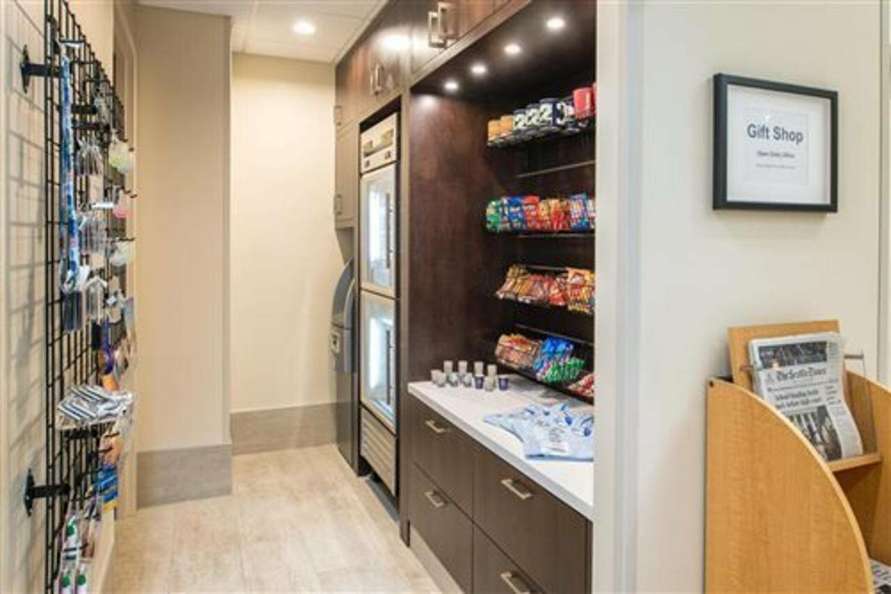 Фото Embassy Suites by Hilton Seattle Tacoma International Airport