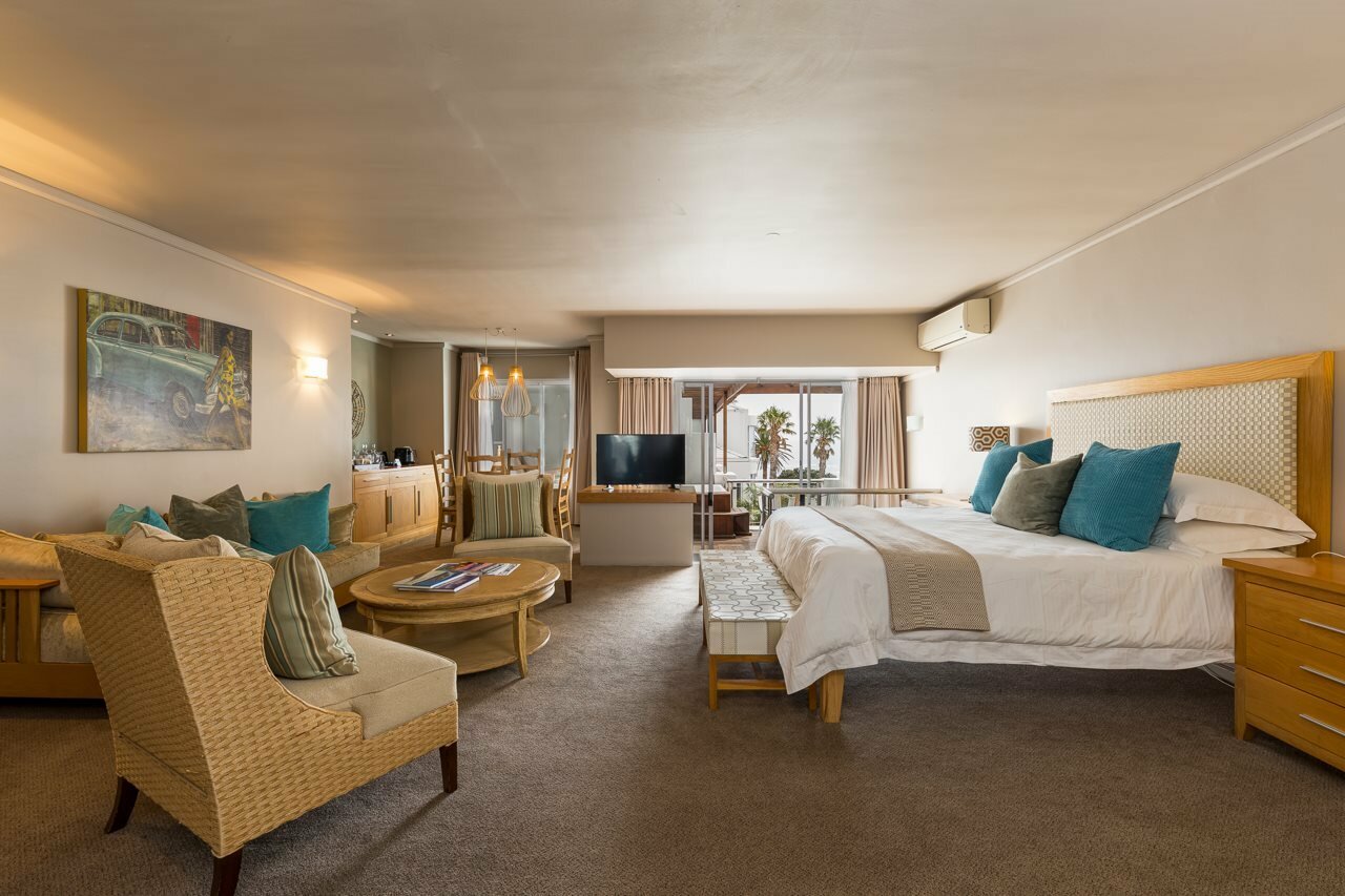 Фото The Bay Hotel