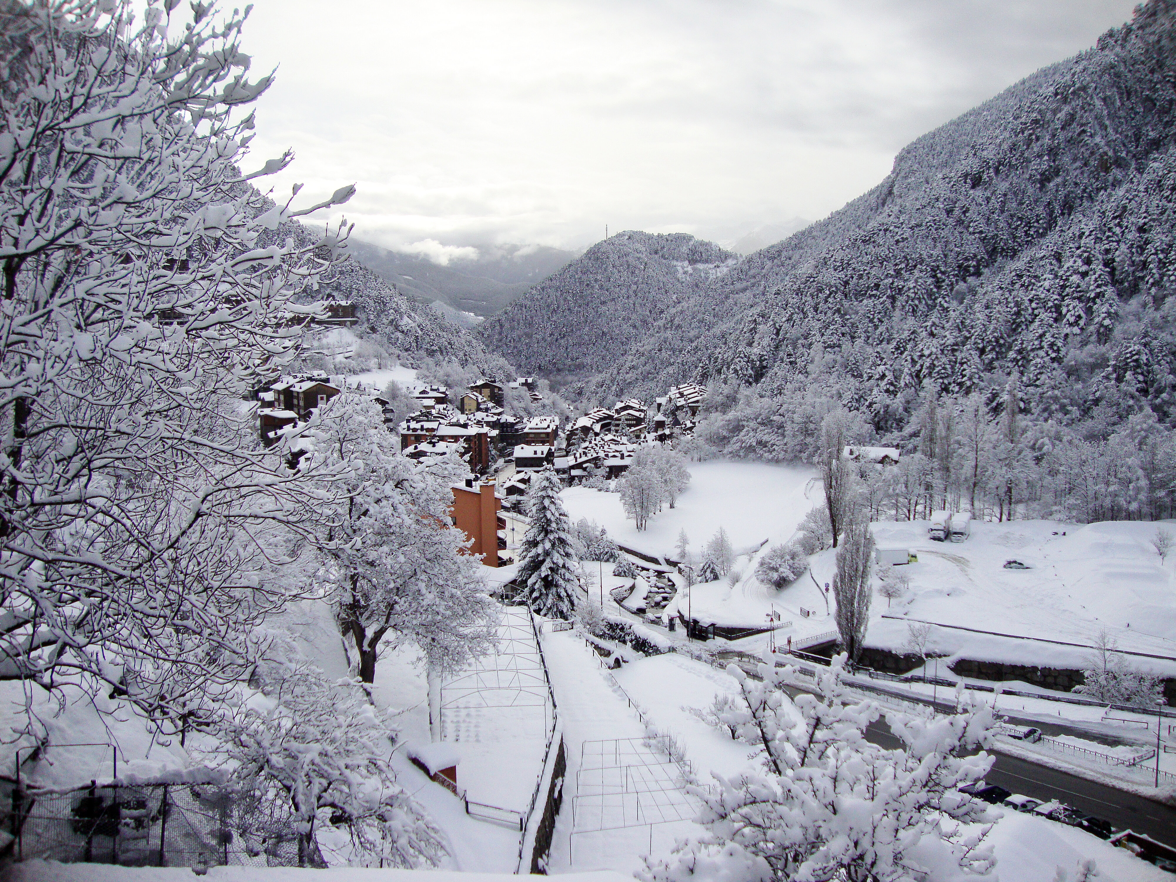 Фото Apartamentos Arinsal 3000