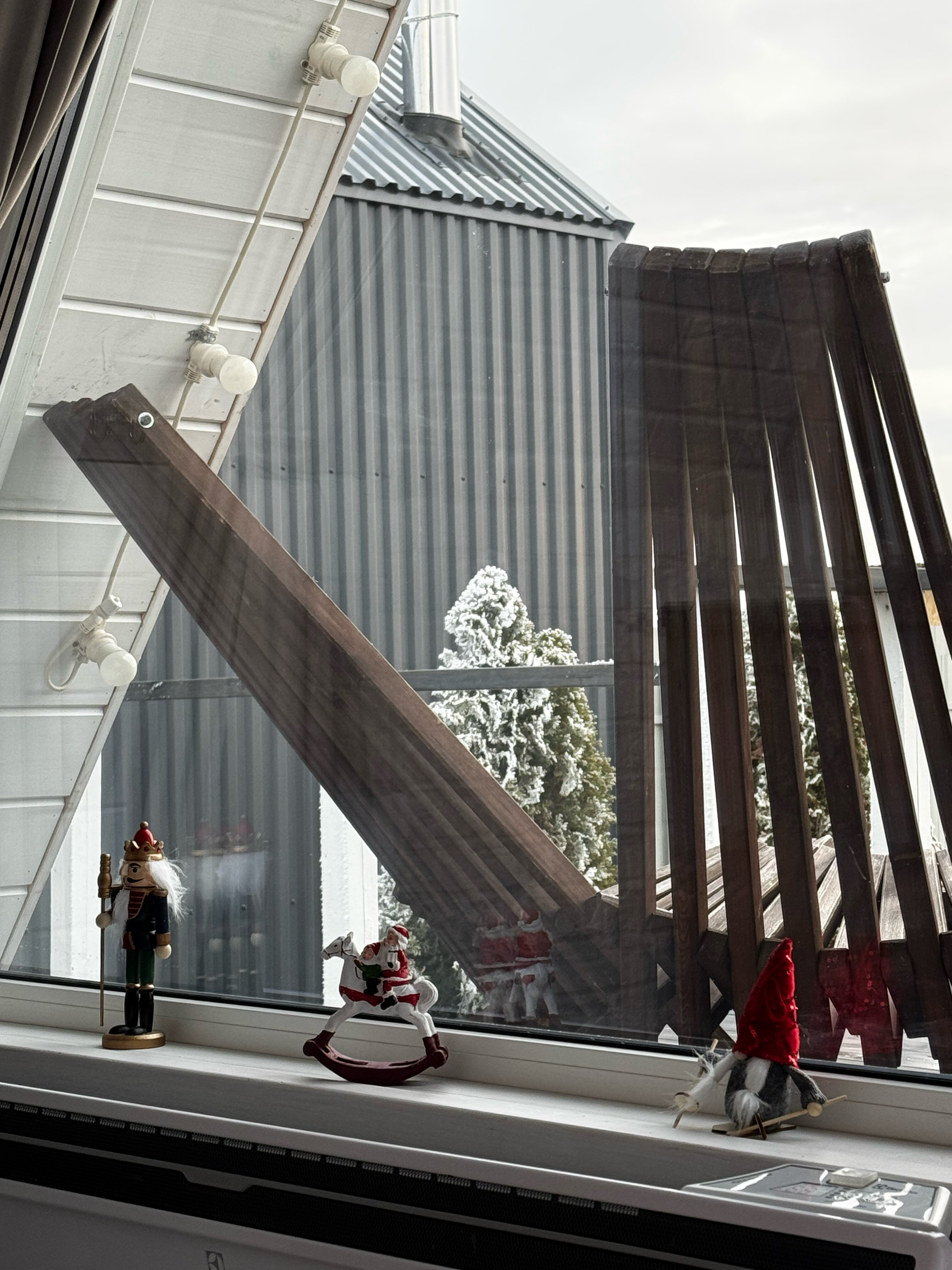 Фото White glamp